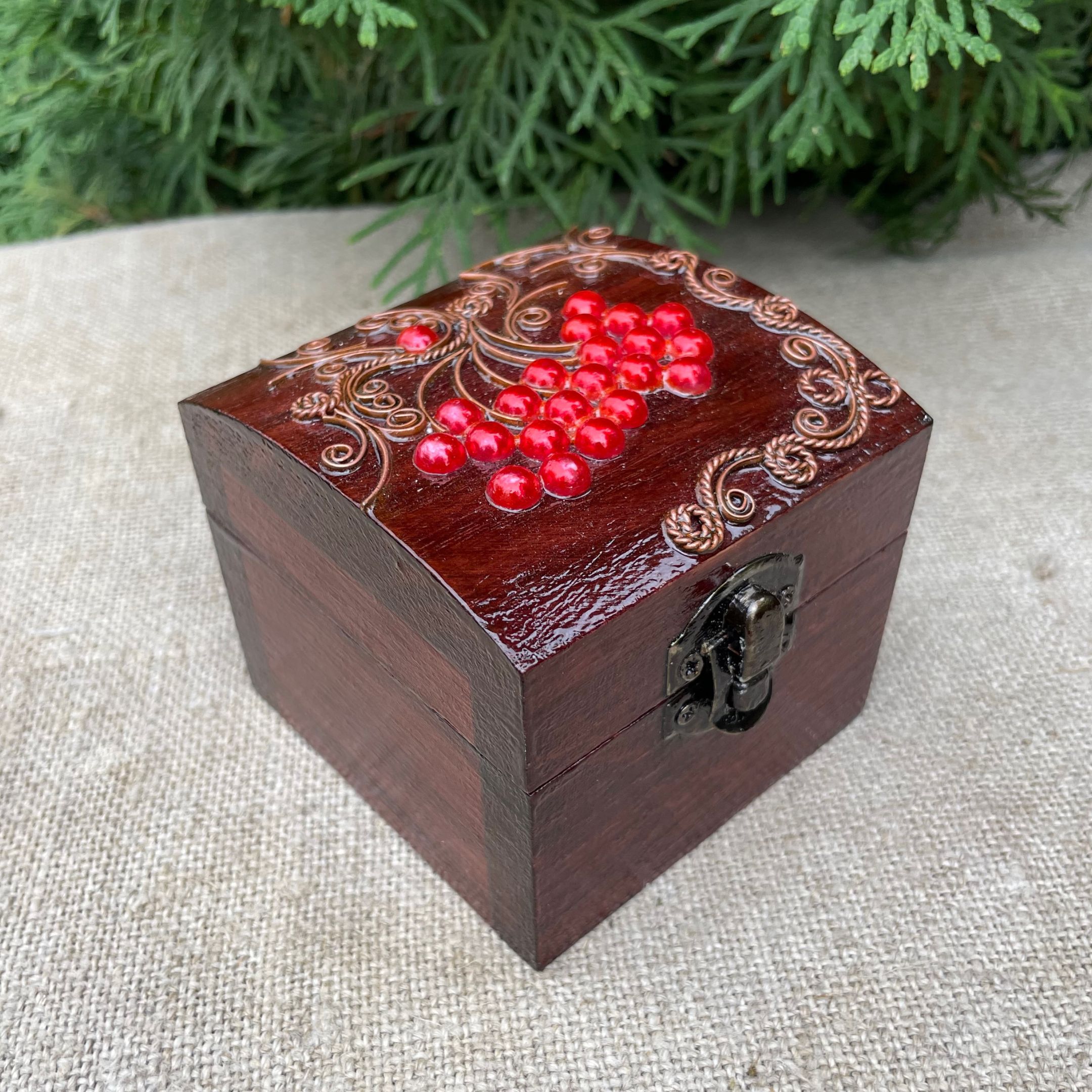 Дерев'яна шкатулка з мідним оздобленням "Калина №3" розміром 8х8х7 см - Зображення 5