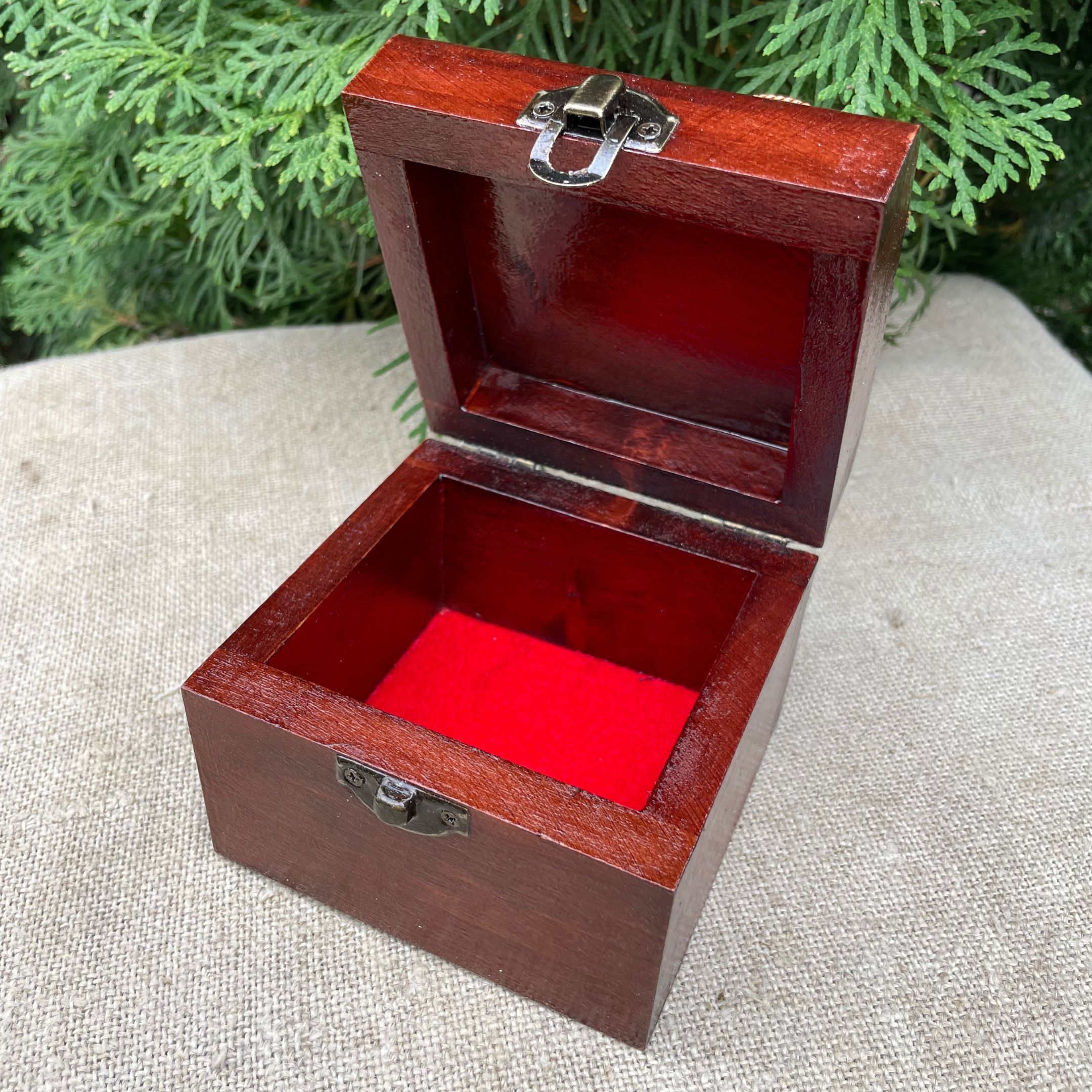 Дерев'яна шкатулка з мідним оздобленням "Ромашка №7" розміром 10х10х9 см - Зображення 6