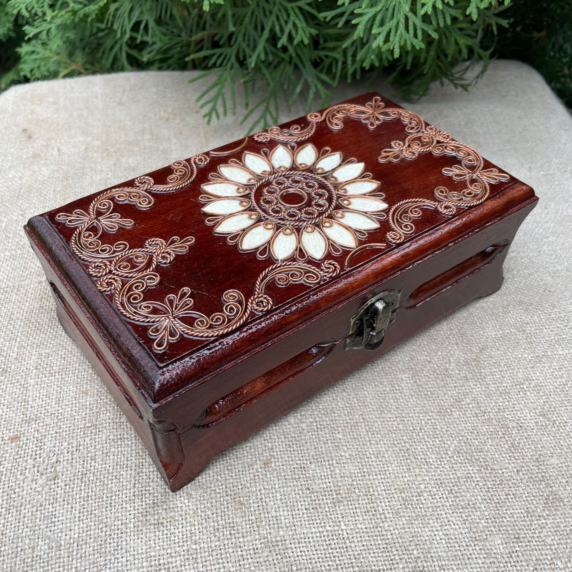 Дерев'яна купюрниця з мідним оздобленням "Ромашка №8" розміром 19х11х7 см - Зображення 7